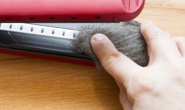 Cleaning of Hair Straighteners